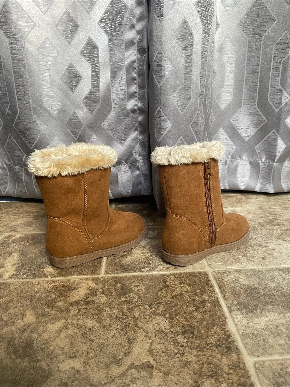 Cat & Jack Toddler Girls Size 8 Brown Faux Fur Lined Winter Boots